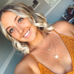 Meet your Posher, Caitlyn